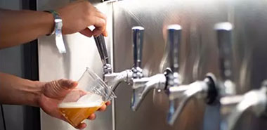 美国商店配备RFID啤酒自助墙 方便快捷